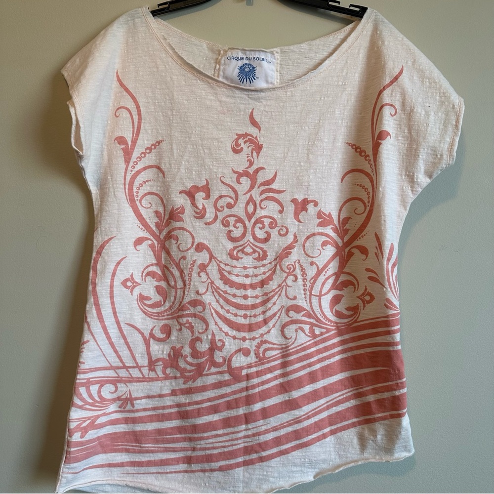 Cirque du Soleil Women's Medium short-sleeve top pink graphic print shirt